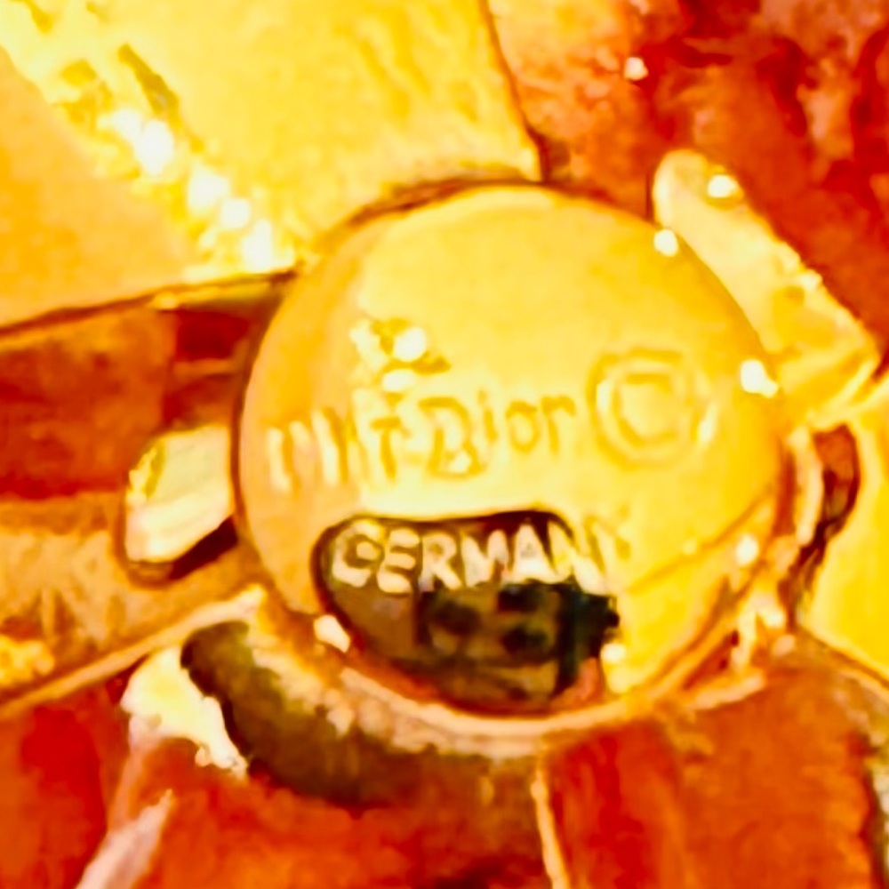 CHRISTIAN DIOR Germany Vintage Sculptural Flower Brooch Pin Gold Crystals - Picture 10 of 10